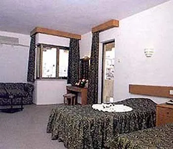 Dias מלון